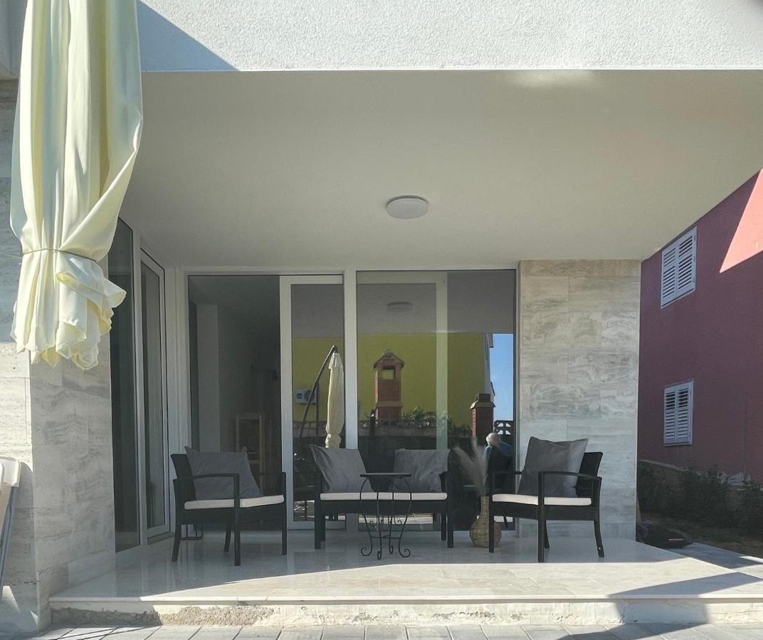 Vila Regina Apartment Rex With Swimming Pool Jezera Bagian luar foto