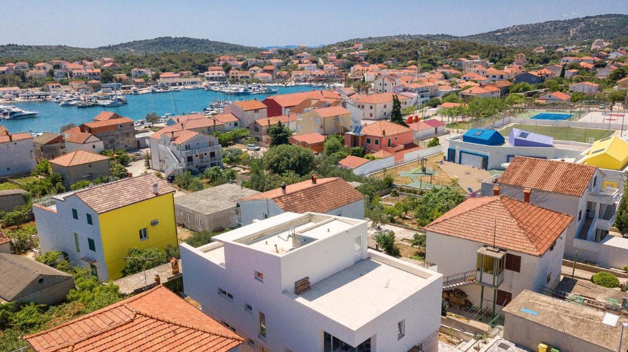 Vila Regina Apartment Rex With Swimming Pool Jezera Bagian luar foto