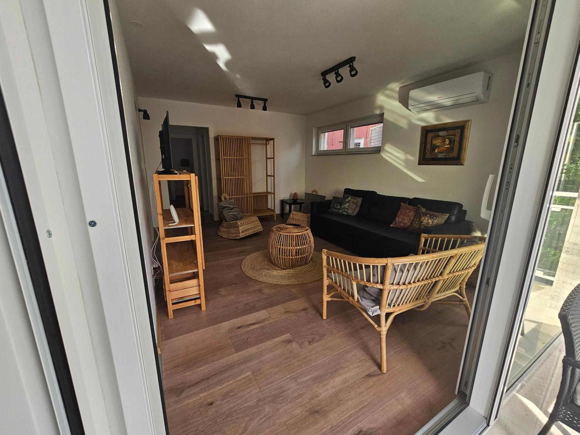 Vila Regina Apartment Rex With Swimming Pool Jezera Bagian luar foto