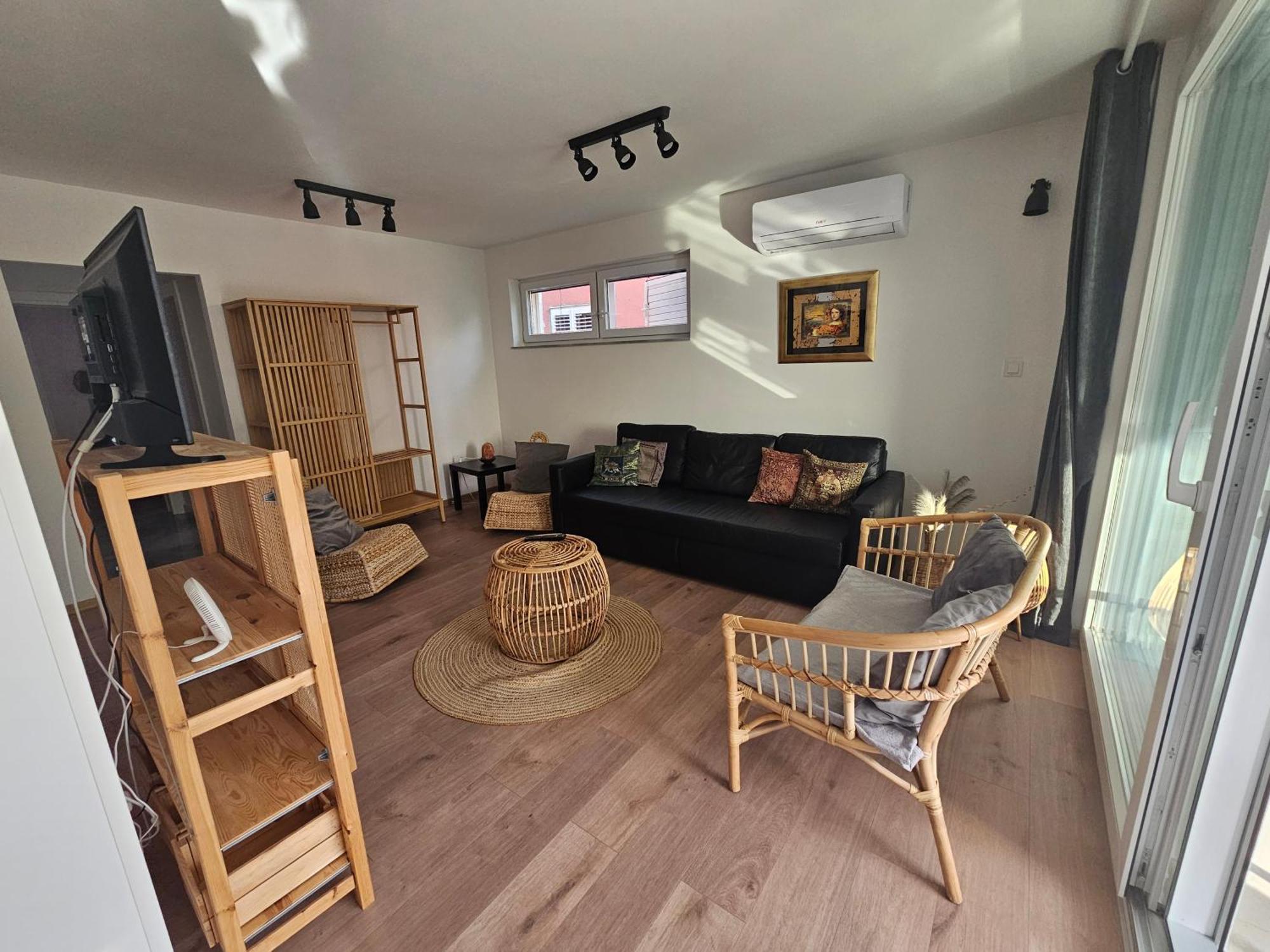 Vila Regina Apartment Rex With Swimming Pool Jezera Bagian luar foto
