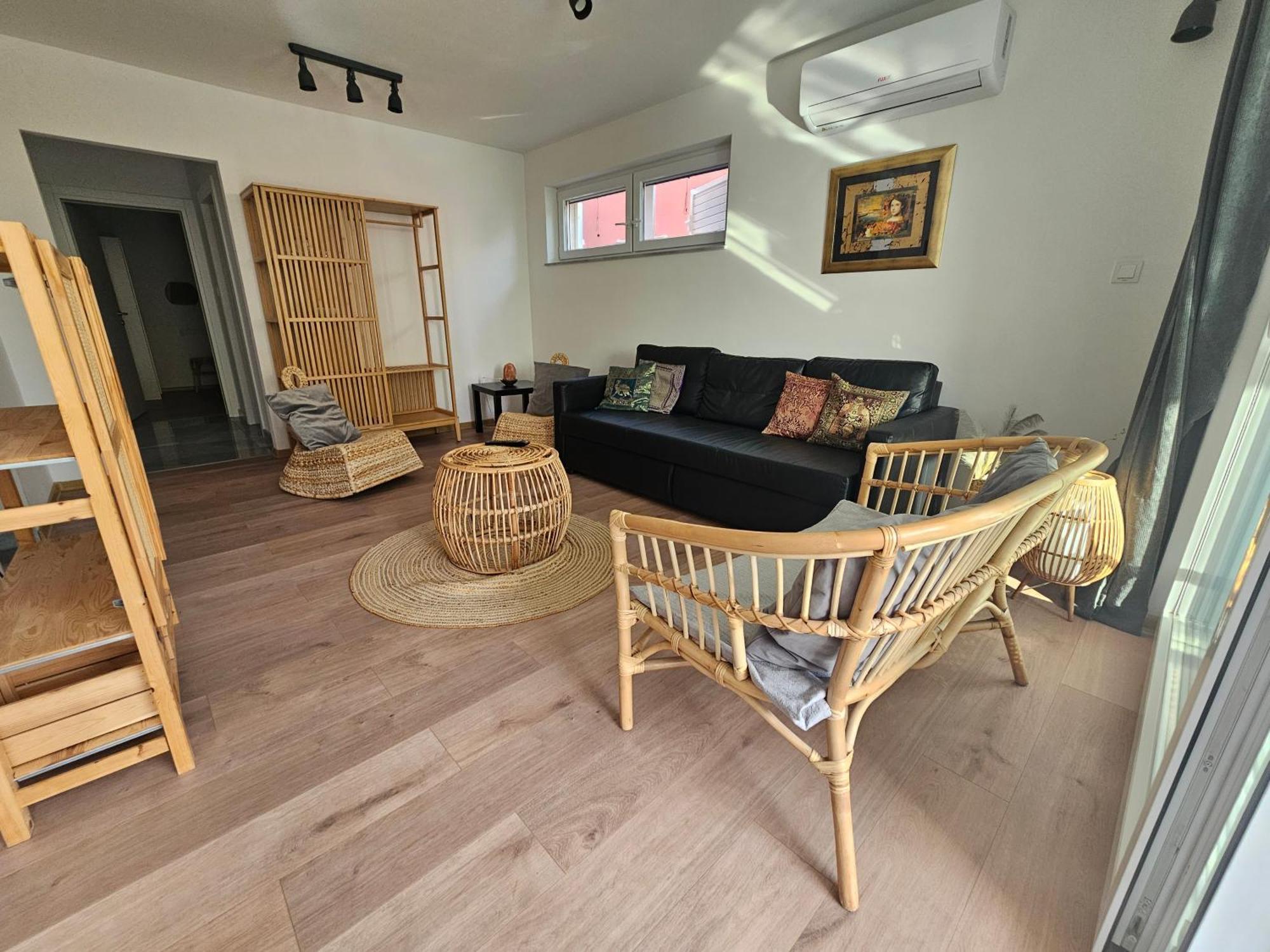 Vila Regina Apartment Rex With Swimming Pool Jezera Bagian luar foto