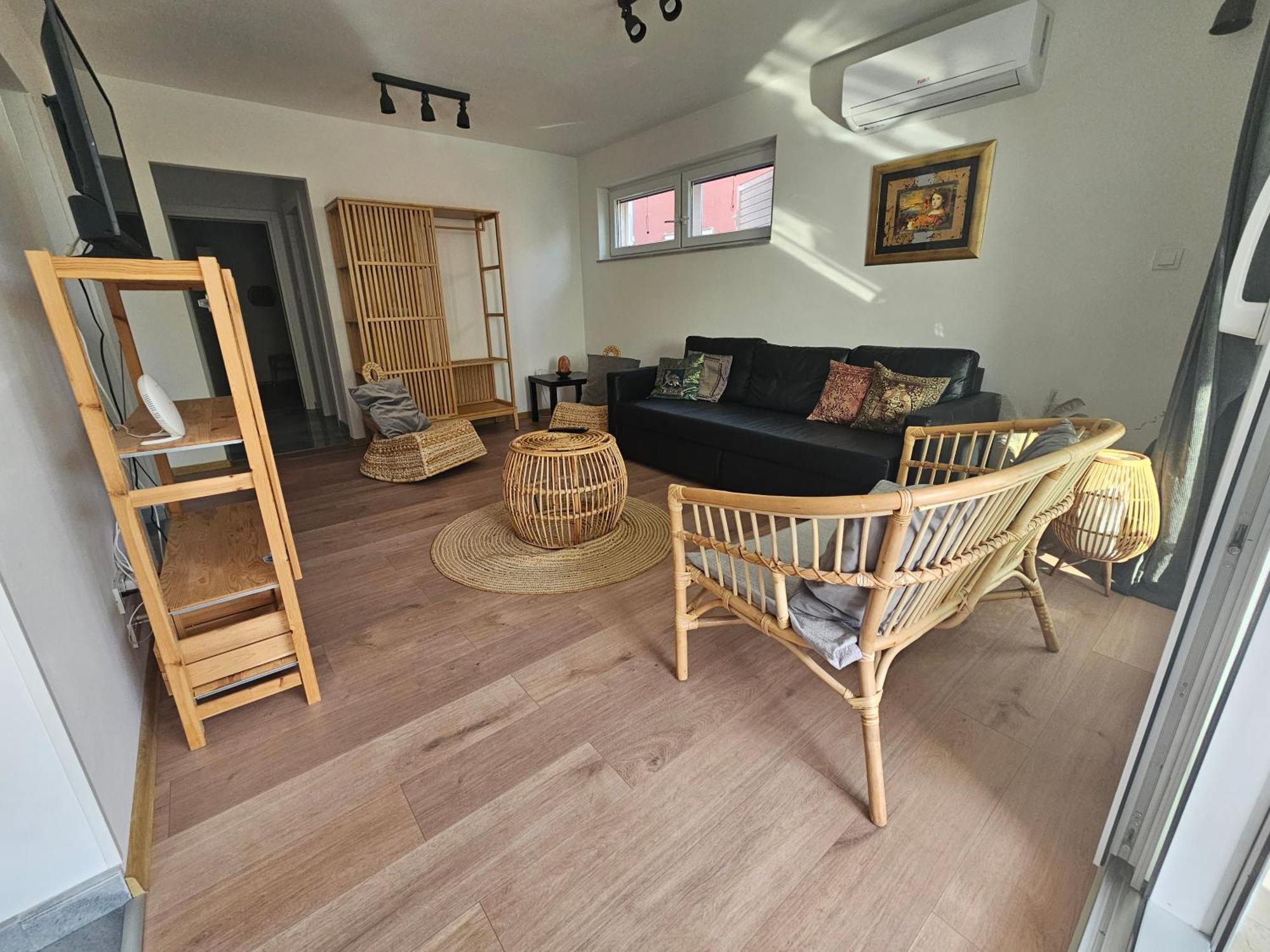 Vila Regina Apartment Rex With Swimming Pool Jezera Bagian luar foto