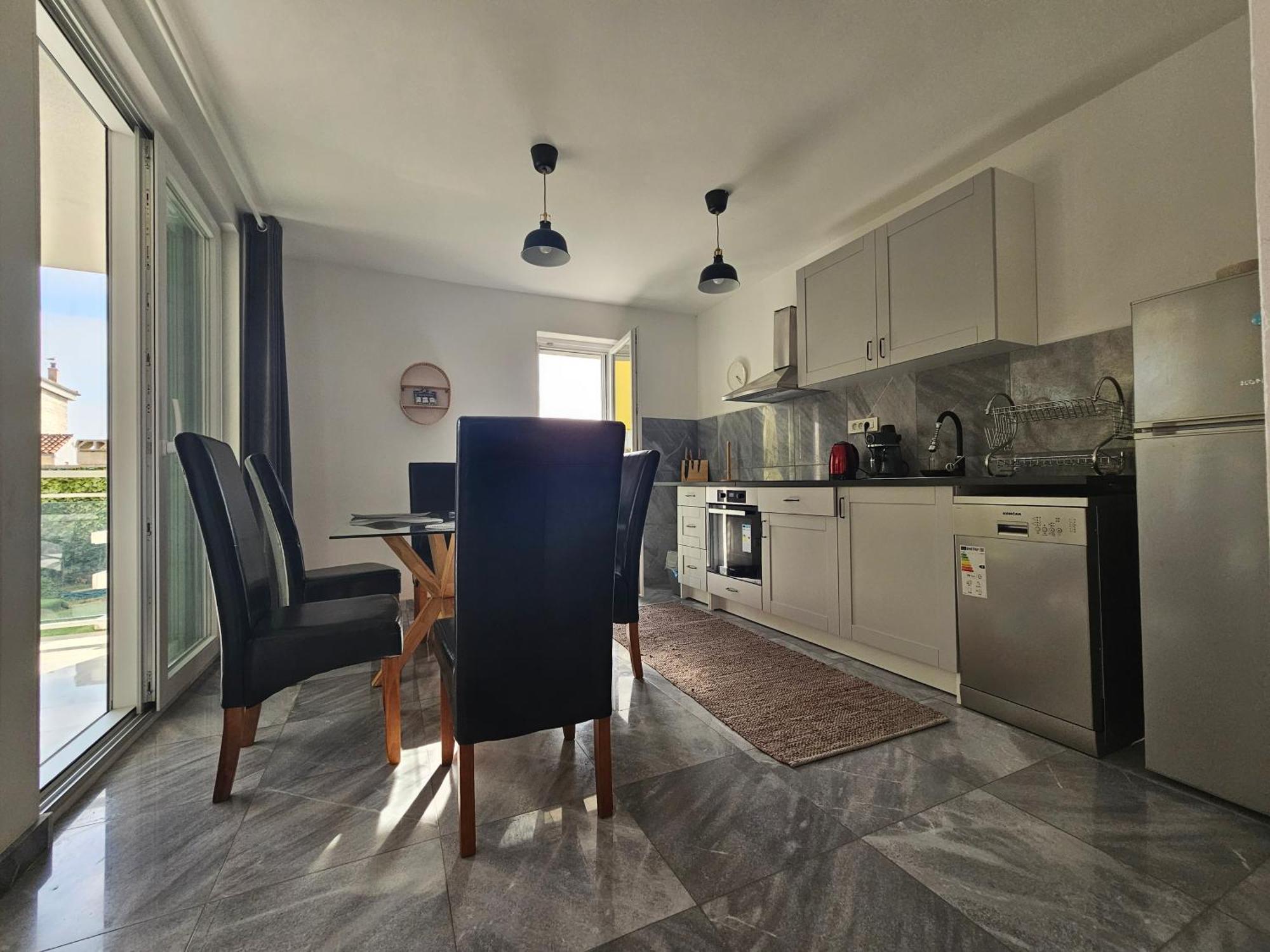 Vila Regina Apartment Rex With Swimming Pool Jezera Bagian luar foto