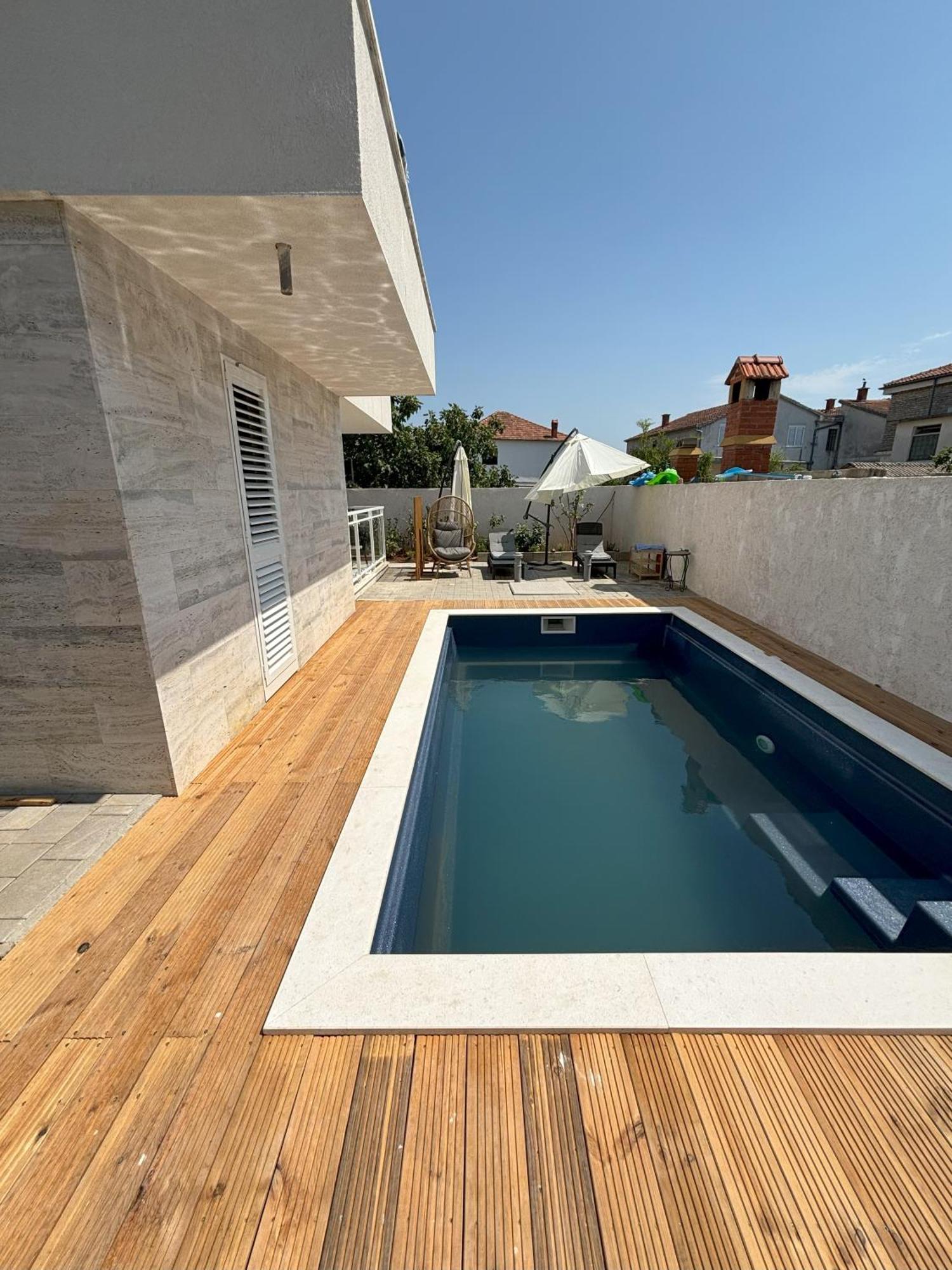 Vila Regina Apartment Rex With Swimming Pool Jezera Bagian luar foto