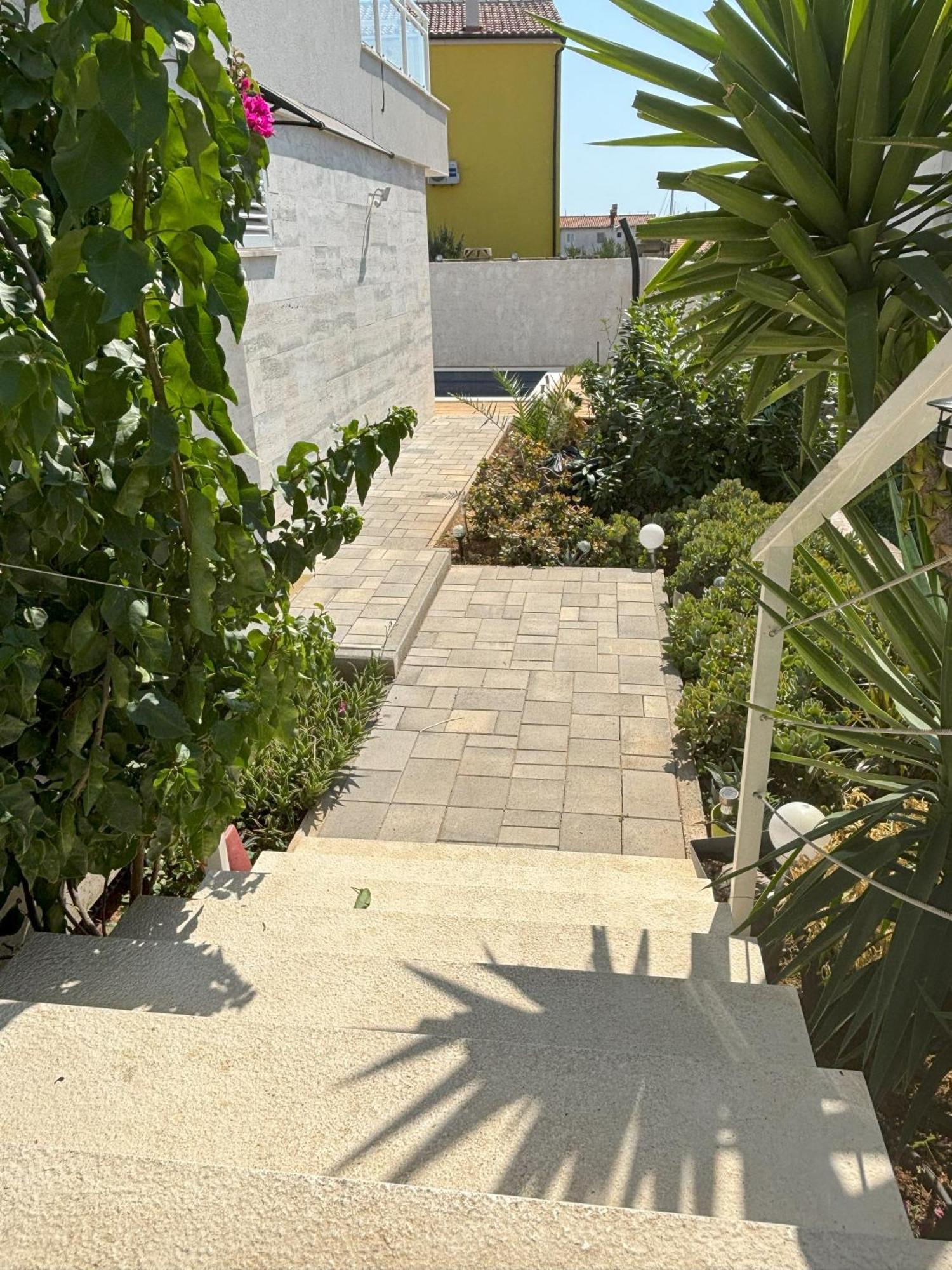 Vila Regina Apartment Rex With Swimming Pool Jezera Bagian luar foto