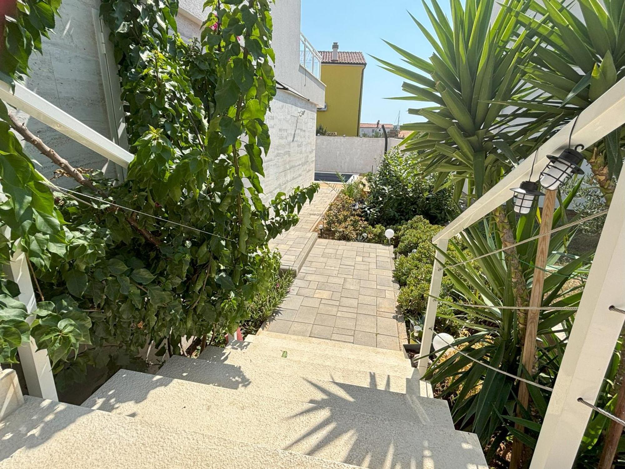 Vila Regina Apartment Rex With Swimming Pool Jezera Bagian luar foto